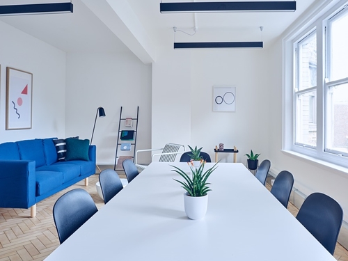 Design elem az irod&aacute;ban: a kanap&eacute;